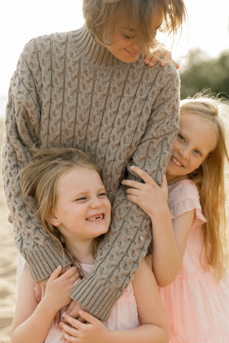 Mother and daughters photo shoot. Контент фотограф для личного бренда