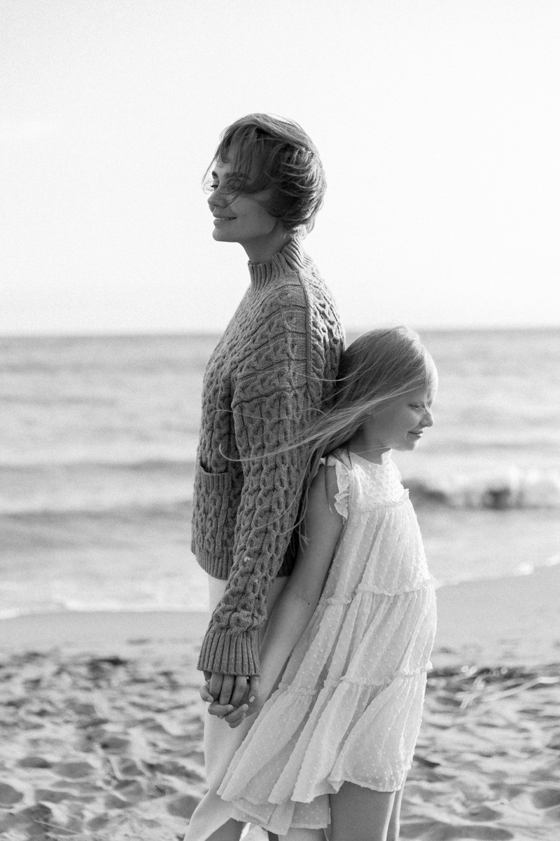 Mother and daughters photo shoot. Контент фотограф для личного бренда