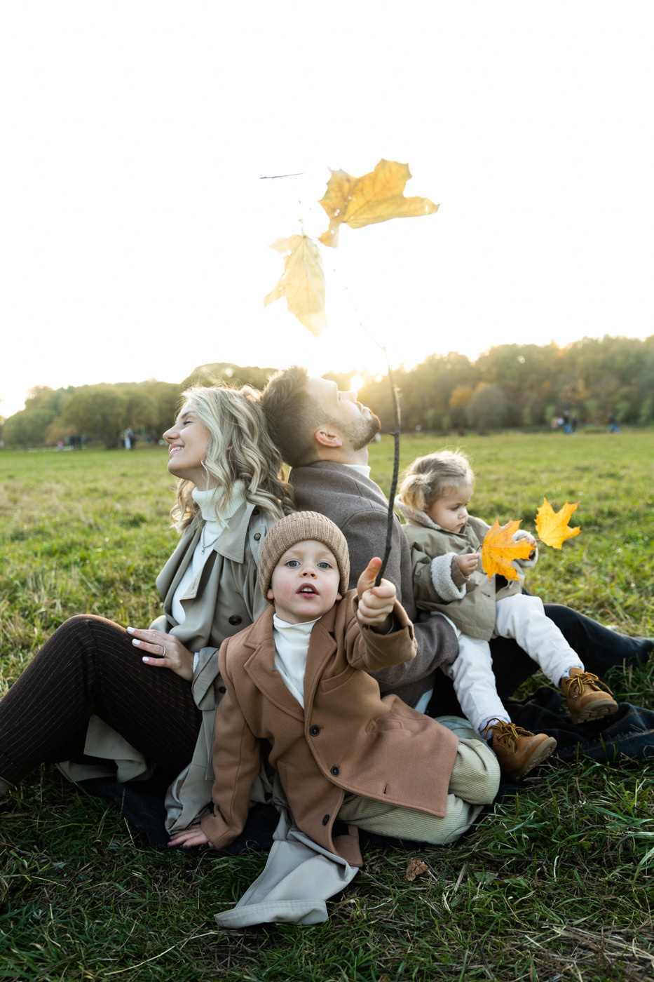 Family photography outdoors in Belgrade. Контент фотограф для личного бренда