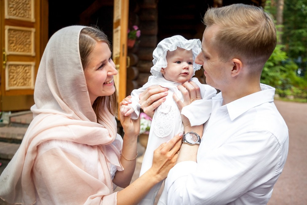 Крещение Церковь Иконы Божией Матери Казанской. Вырица. Фотограф на крещение в Санкт Петербурге