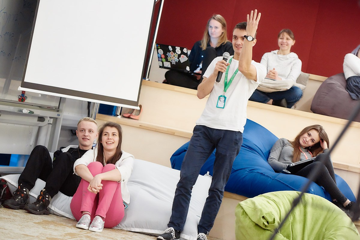 Нейромонах Феофан в Avito. Репортажный фотограф в Москве Вадим Францев