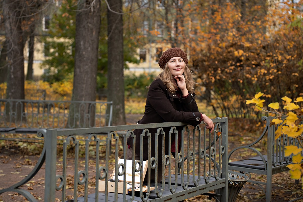 Кистью и листьями. Художник Анна Пятковская. Фотограф Мария Ковкова