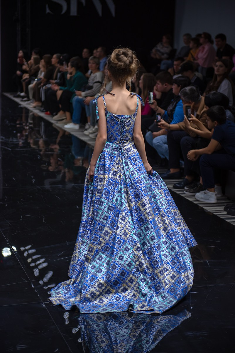 SochiFashionWeek2024 дизайнер Юлия Крылова. Семейный и коммерческий фотограф в Сочи Александр Бодунов