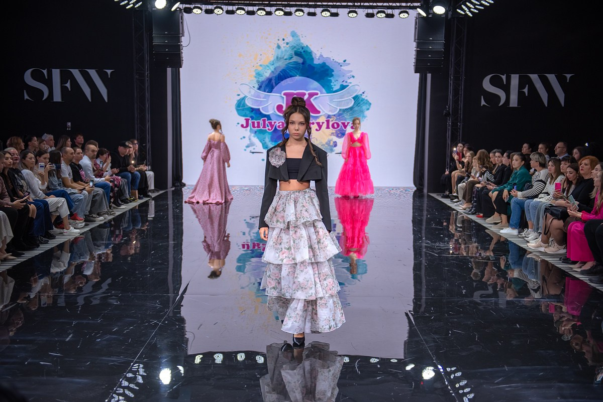 SochiFashionWeek2024 дизайнер Юлия Крылова. Семейный и коммерческий фотограф в Сочи Александр Бодунов