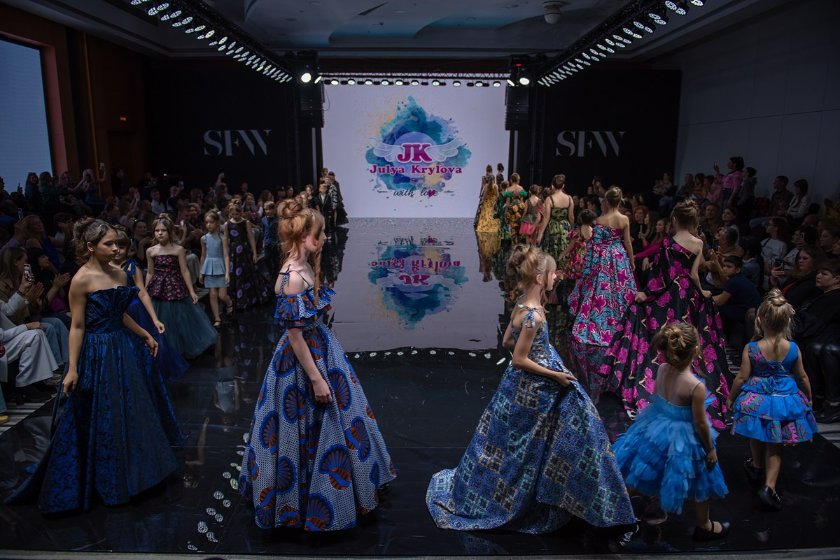 SochiFashionWeek2024 дизайнер Юлия Крылова. Семейный и коммерческий фотограф в Сочи Александр Бодунов