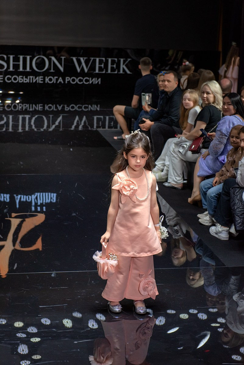 SochiFashionWeek2024 дизайнер Анохина. Семейный и коммерческий фотограф в Сочи Александр Бодунов