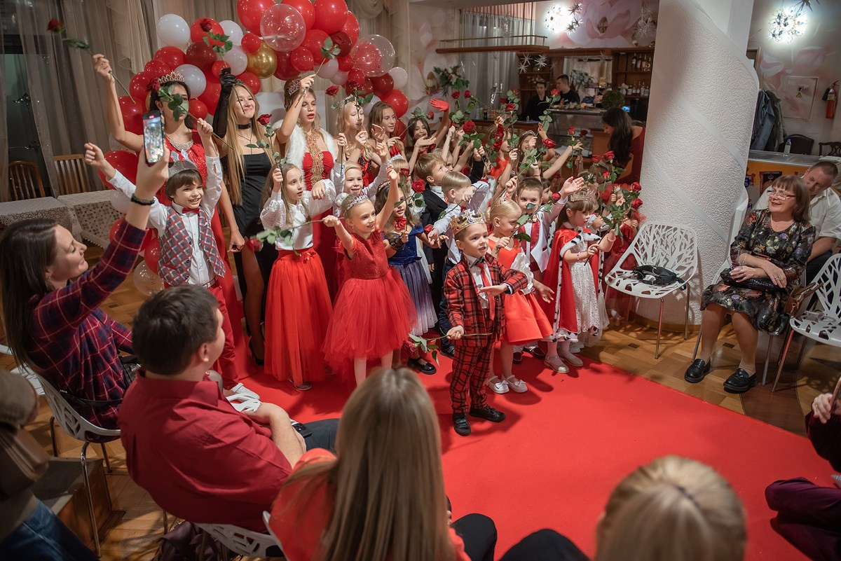 Выпускной в детской школе моделей HAPPYkids 2024. Семейный и коммерческий фотограф в Сочи Александр Бодунов