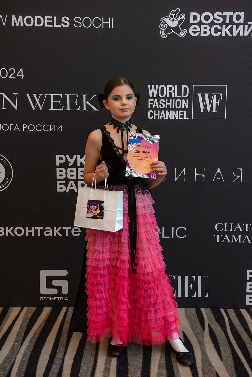 SochiFashionWeek2024 дизайнер Кибовская. Семейный и коммерческий фотограф в Сочи Александр Бодунов