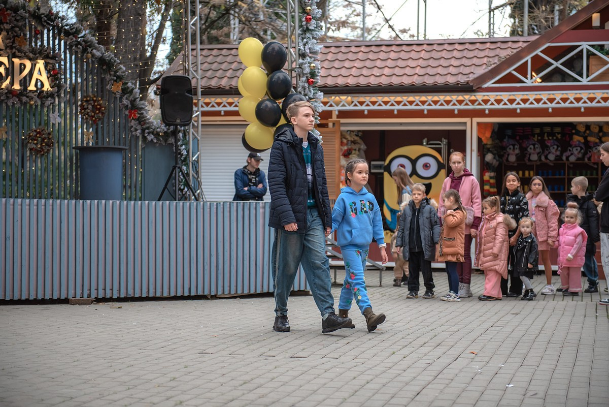 Парк Ривьера дефиле HAPPYkids. Семейный и коммерческий фотограф в Сочи Александр Бодунов