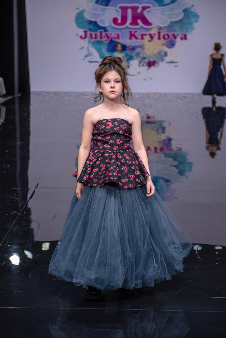 SochiFashionWeek2024 дизайнер Юлия Крылова. Семейный и коммерческий фотограф в Сочи Александр Бодунов