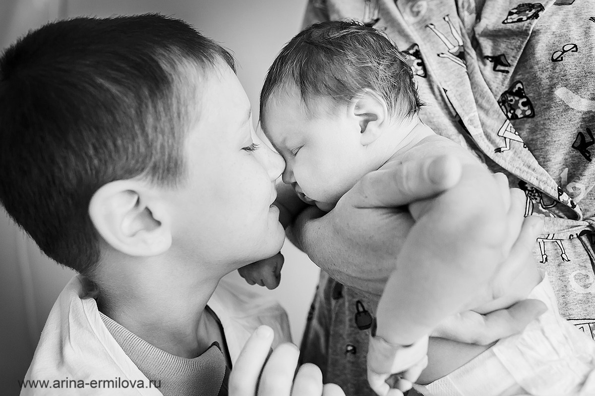 Выписка из роддома. Репортажный, семейный и детский фотограф в Пензе и Заречном Арина Ермилова. Картины барельеф на заказ