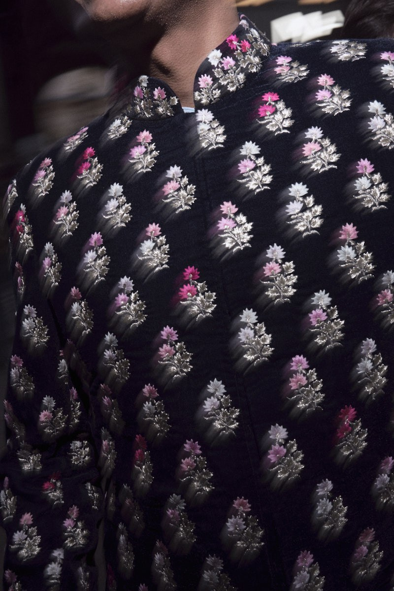 Showside. Eduard Savosin | Documentary & Portrait Photographer in Paris