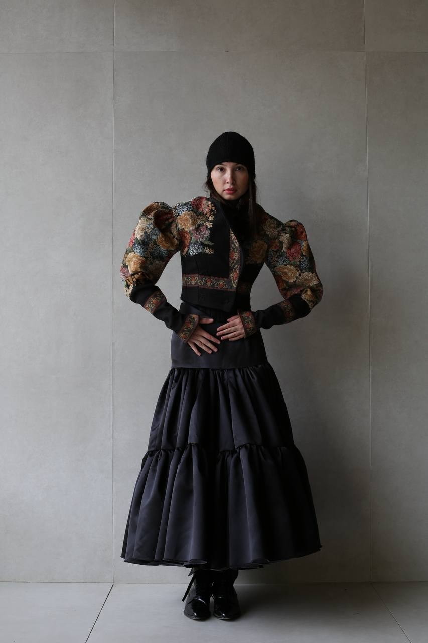 LOOKBOOK. Фешн дизайнер, фотограф, художник Яна Лазарева в Москве