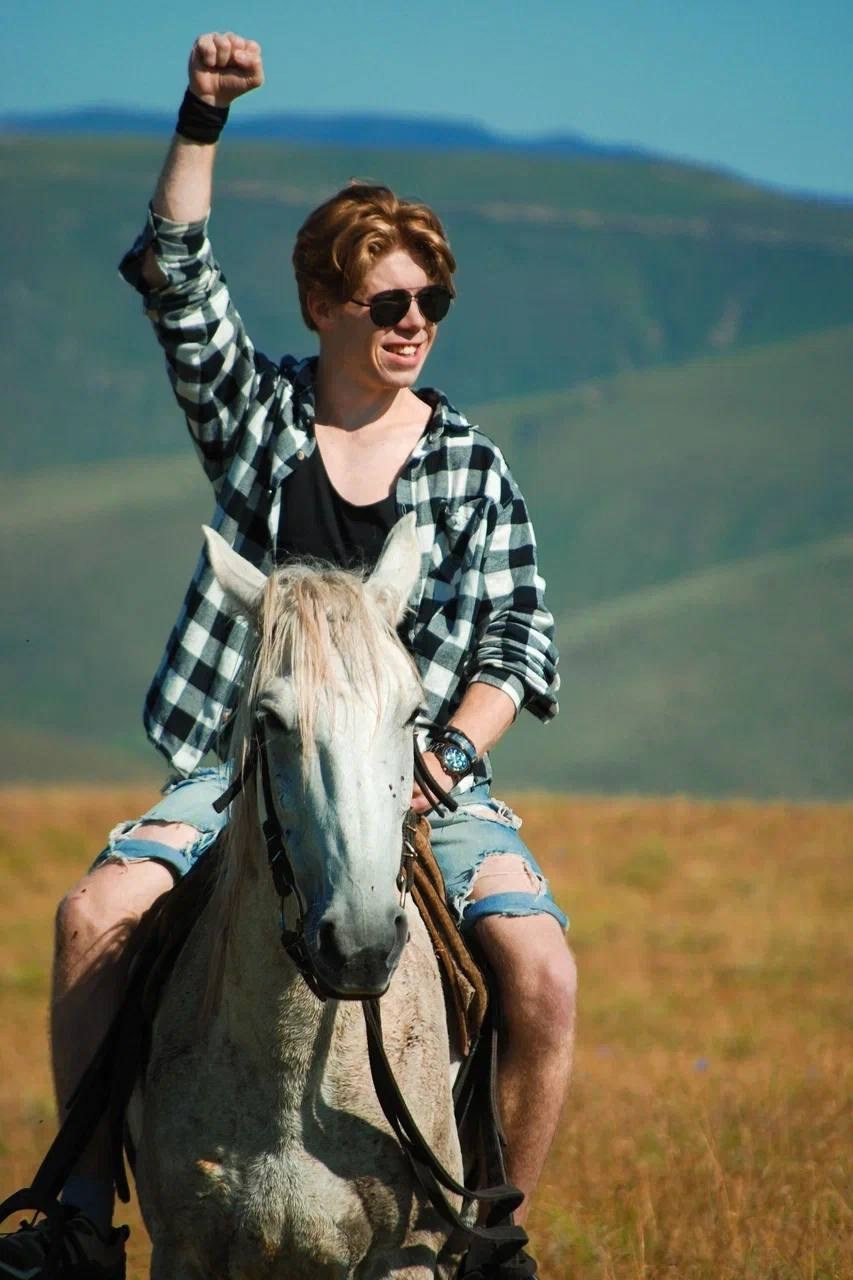 Горы Кавказа. Костюмер, художник кино и телевидения в спб