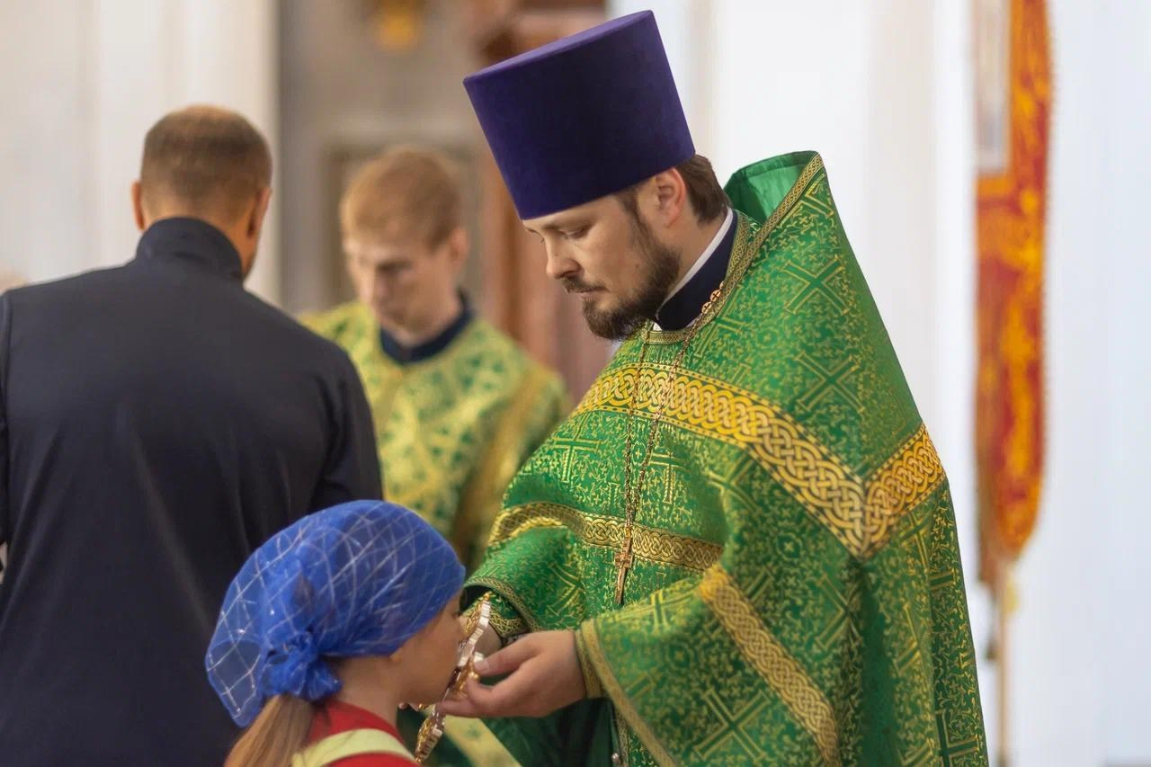 Божественная Литургия в храме Нерукотворного образа Спасителя. Саратовское Северо-Западное благочиние