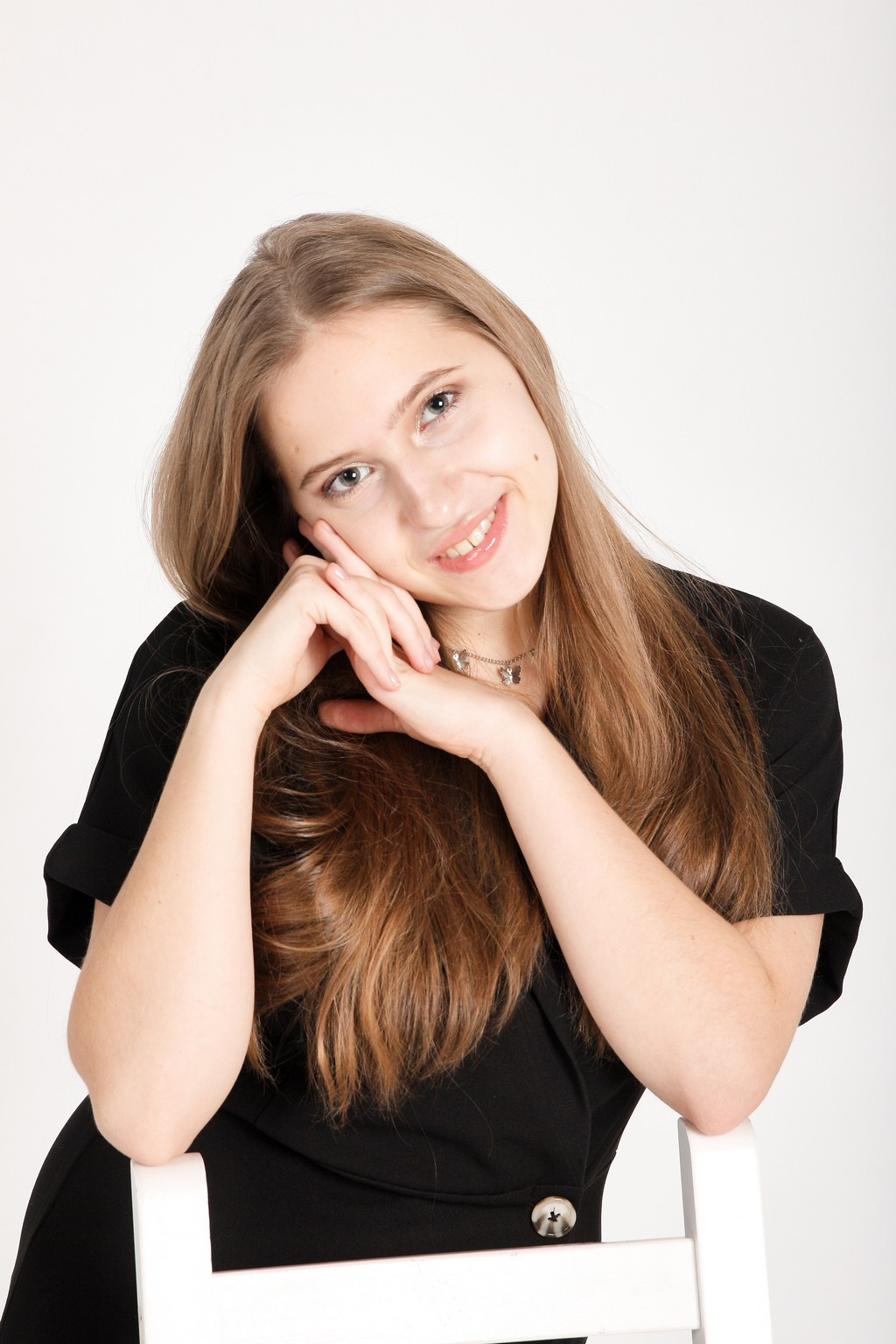 ФОТОСЕССИЯ НА БЕЛОМ ФОНЕ (в школе или студии). Школьная фотография в Санкт-Петербурге, выпускные альбомы, фотосессии