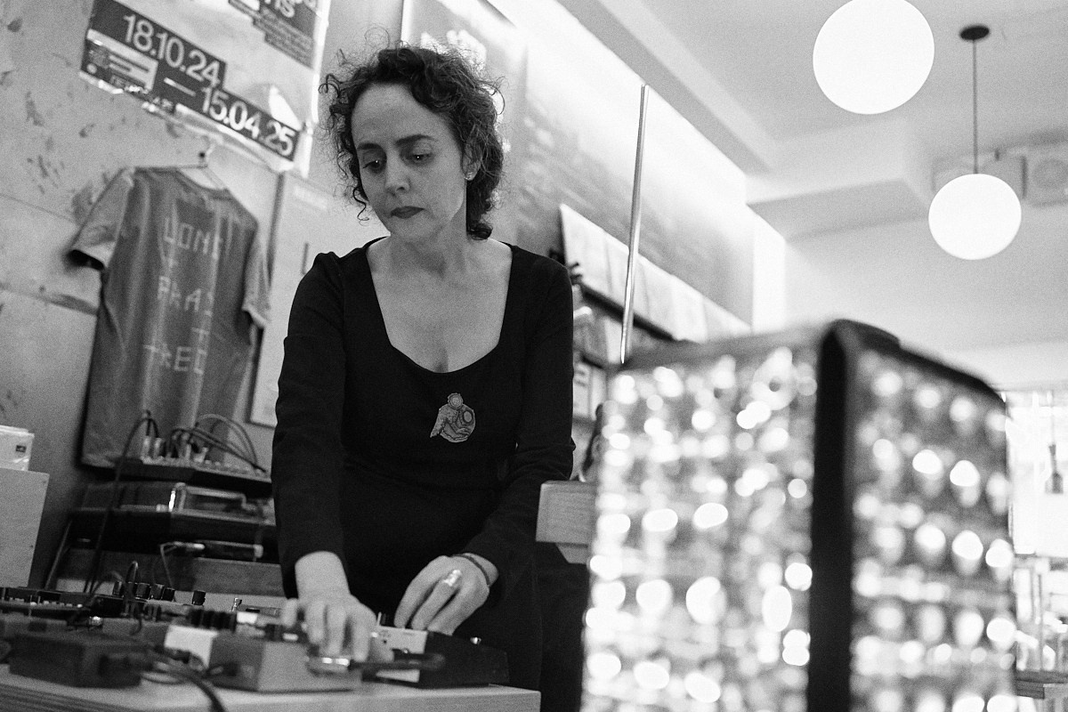 Поющие Камни в MMOMA Cafe. Иван Кобяков