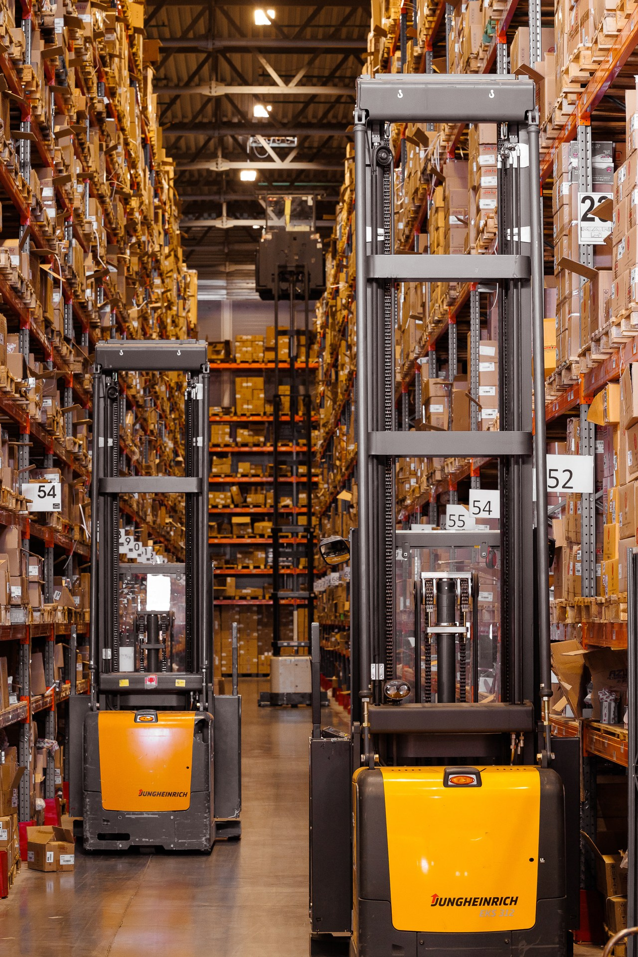 Склад. Фотосъёмка для бизнеса — предметное фото, репортаж с мероприятий, портреты людей, съёмка интерьера и экстерьера