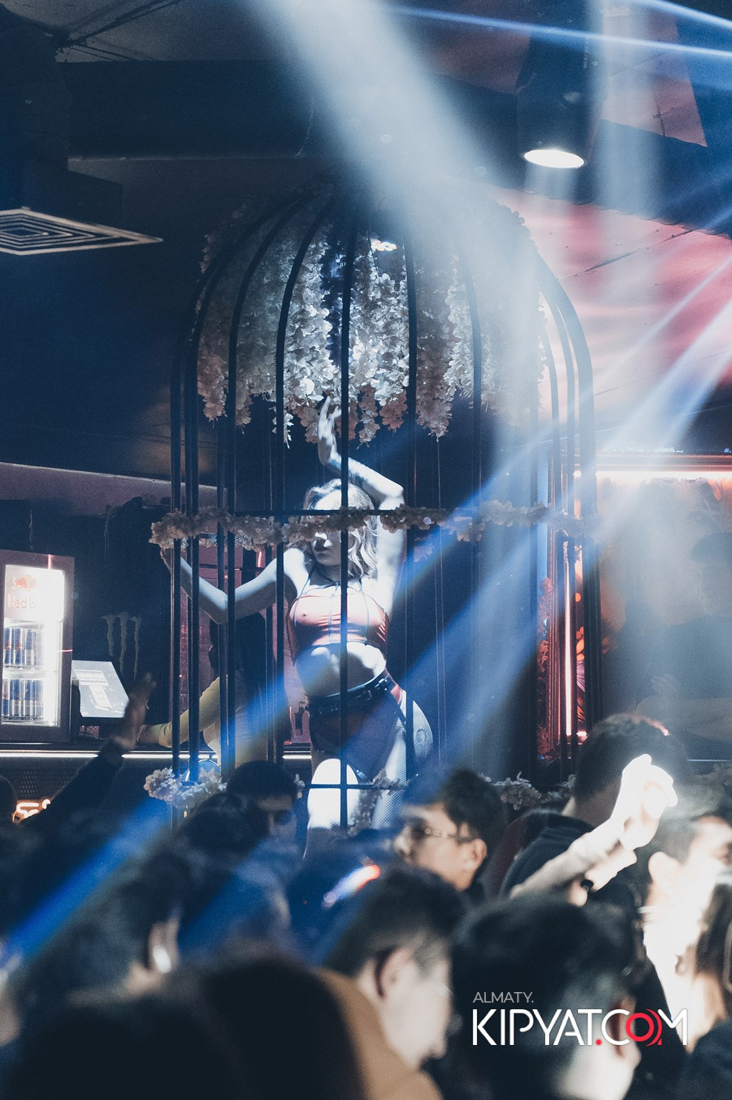 UYAT EMES BAR. КИПЯТКОМ АЛМАТЫ!