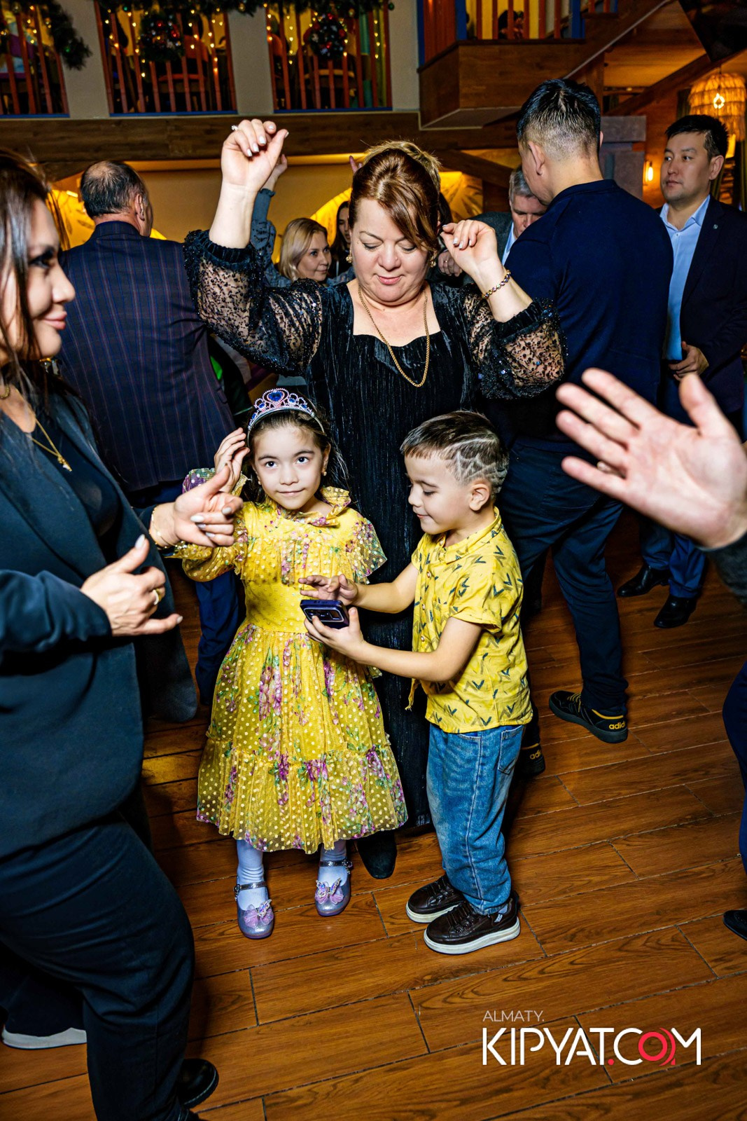 ГРУЗИНСКИЙ ДВОР НА КАБАНБАЙ БАТЫРА. КИПЯТКОМ АЛМАТЫ!