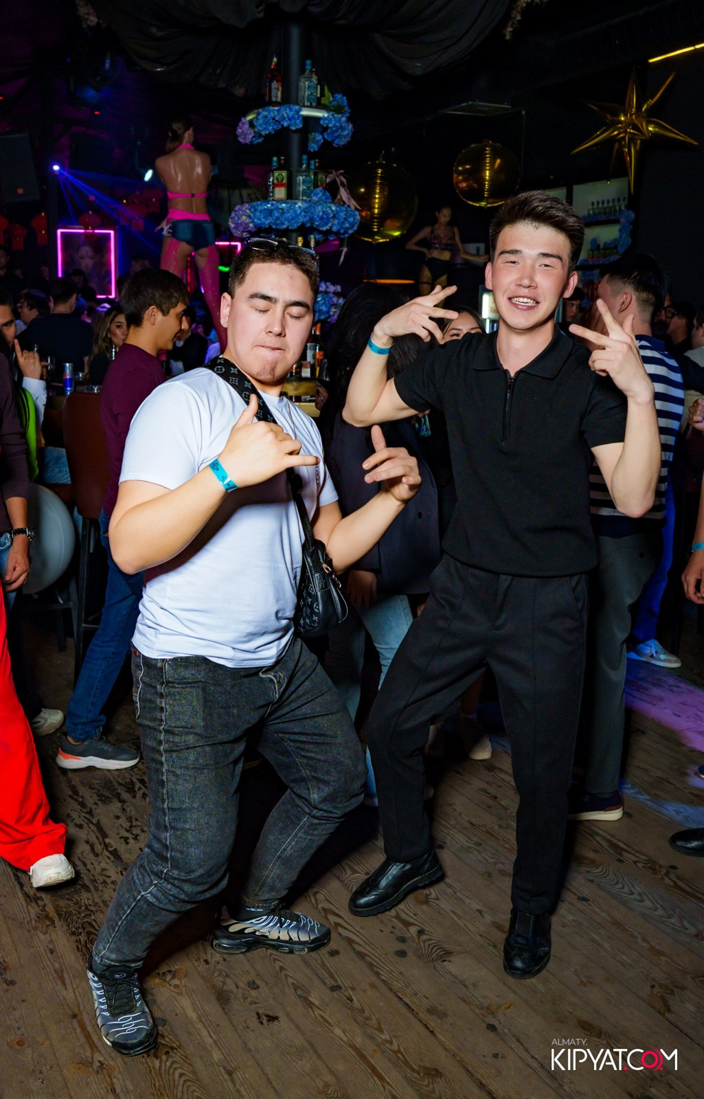 UYAT EMES BAR. КИПЯТКОМ АЛМАТЫ!