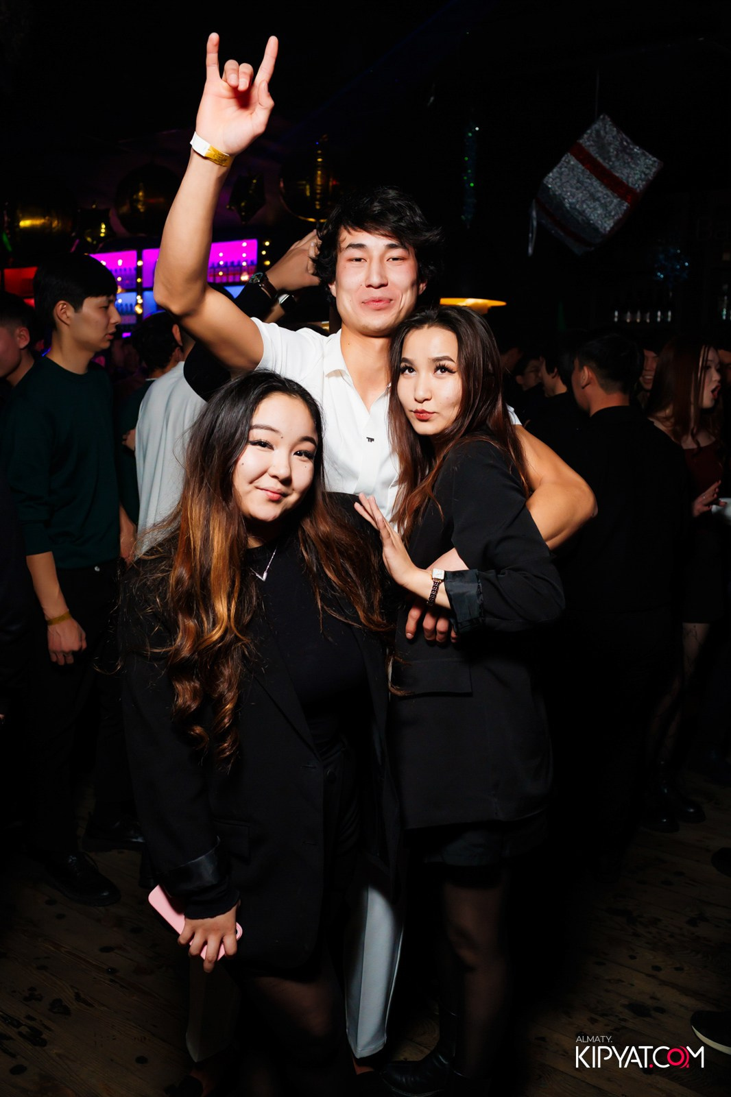 UYAT EMES BAR. КИПЯТКОМ АЛМАТЫ!