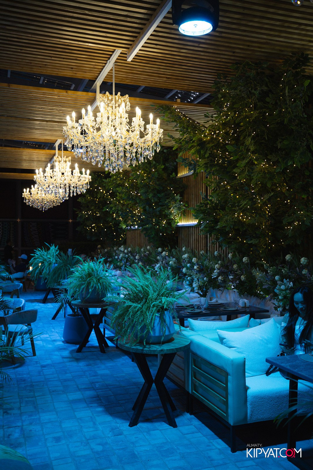 FRIENDS BAR & TERRACE. КИПЯТКОМ АЛМАТЫ!