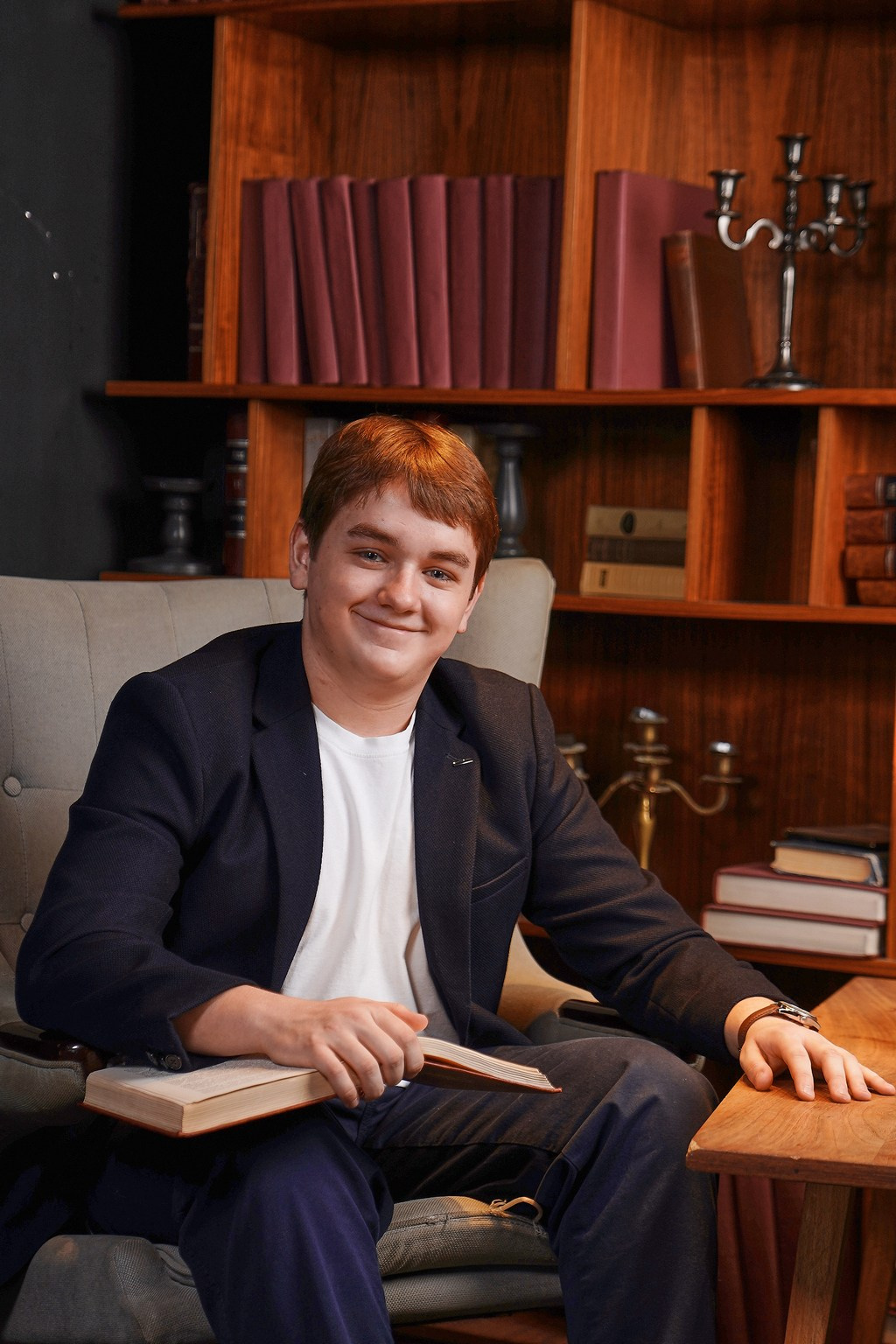 ФОТОСЕССИЯ В ГОРОДСКОЙ БИБЛИОТЕКЕ. Школьная фотография в Санкт-Петербурге, выпускные альбомы, фотосессии