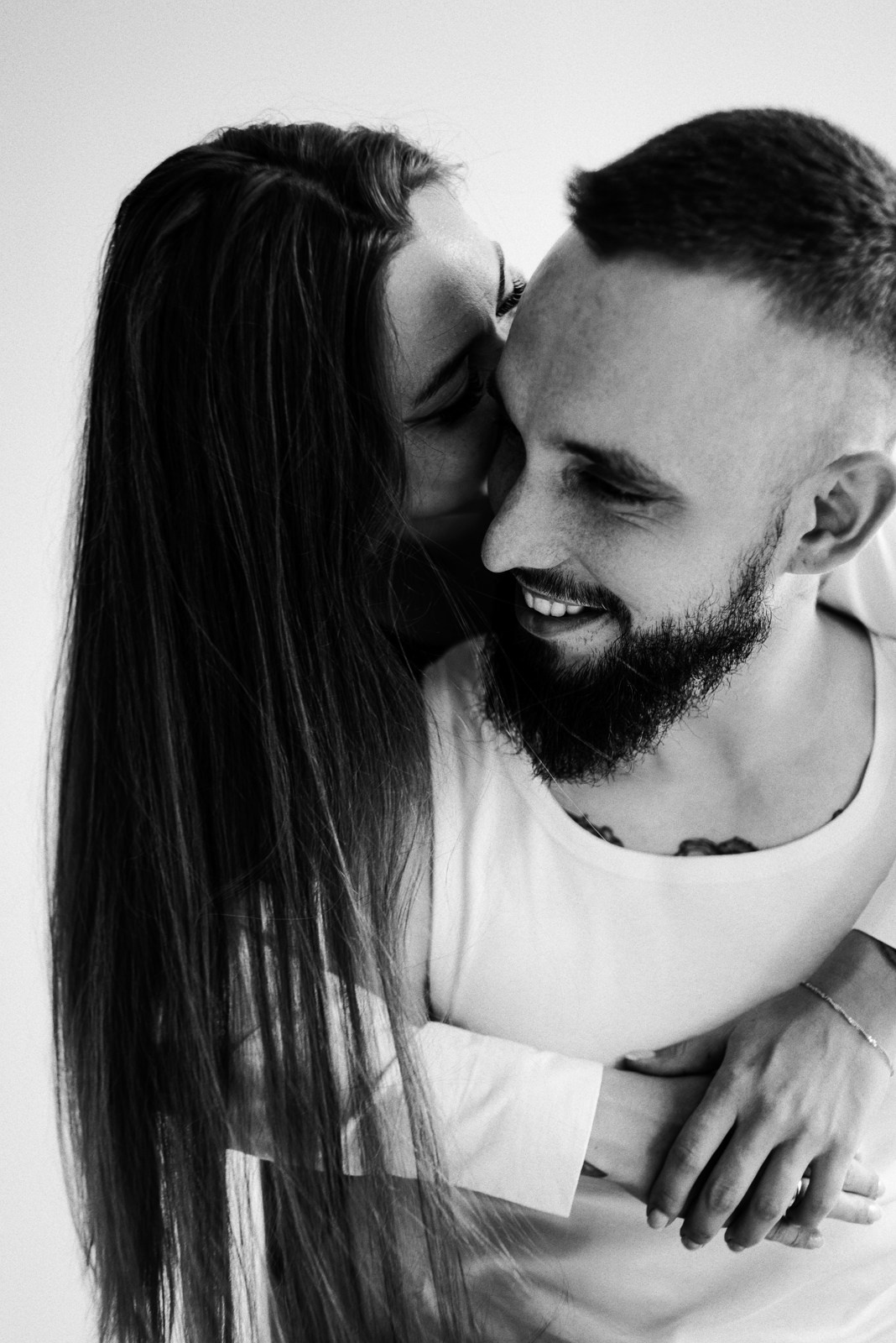 Парная фотосессия в Тюмени, эстетика объятий и чувств