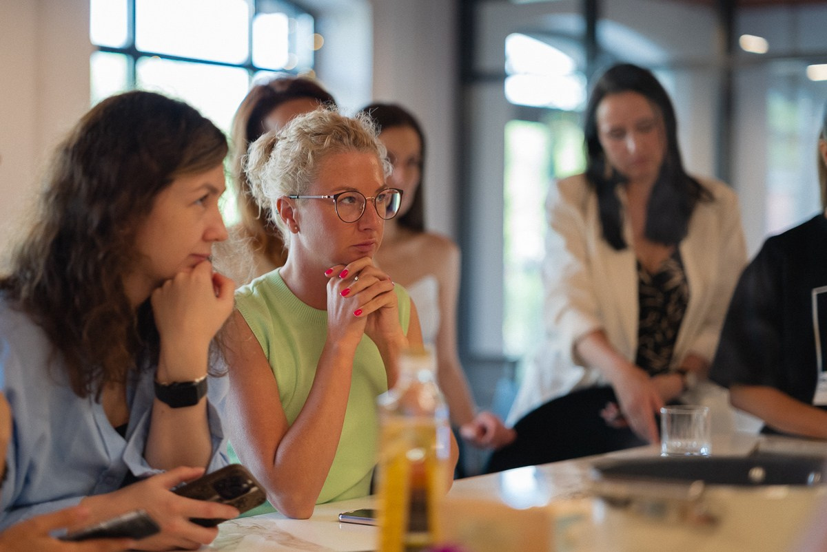 Презентация от Алексея Мурина: официального представителя брендов Slotex, Eterno, Greenlam, Duropal, Fundermax, Sensola и Abet Laminati. ВУД ТВОРЕЦ мебельная фабрика|ТВОРЕЦ студия мебели