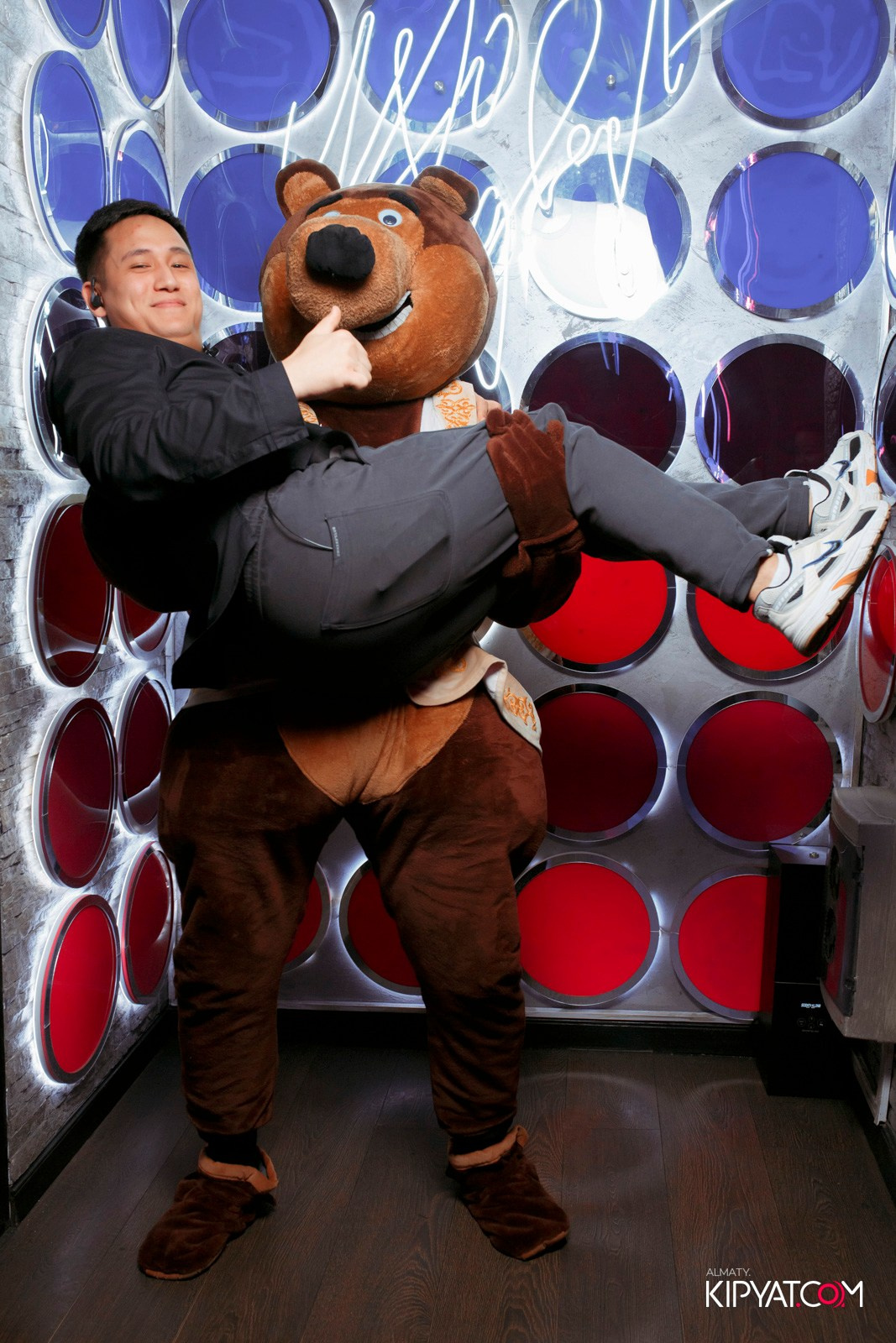 УХО И МЕДВЕДЬ НА ГАГАРИНА. КИПЯТКОМ АЛМАТЫ! Фотосъемка мероприятий в Алматы