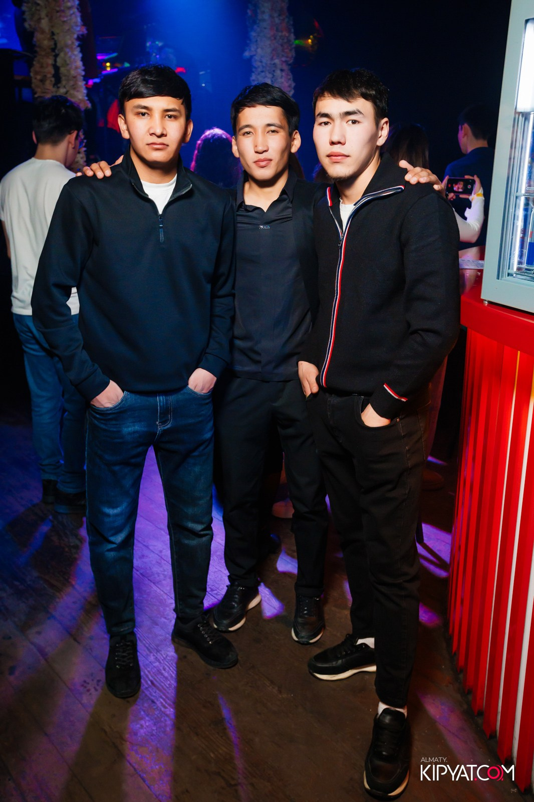 UYAT EMES BAR. КИПЯТКОМ АЛМАТЫ!