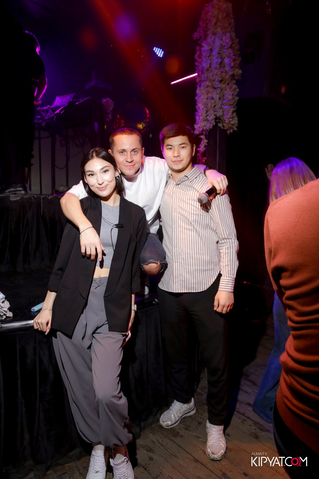 UYAT EMES BAR. КИПЯТКОМ АЛМАТЫ!