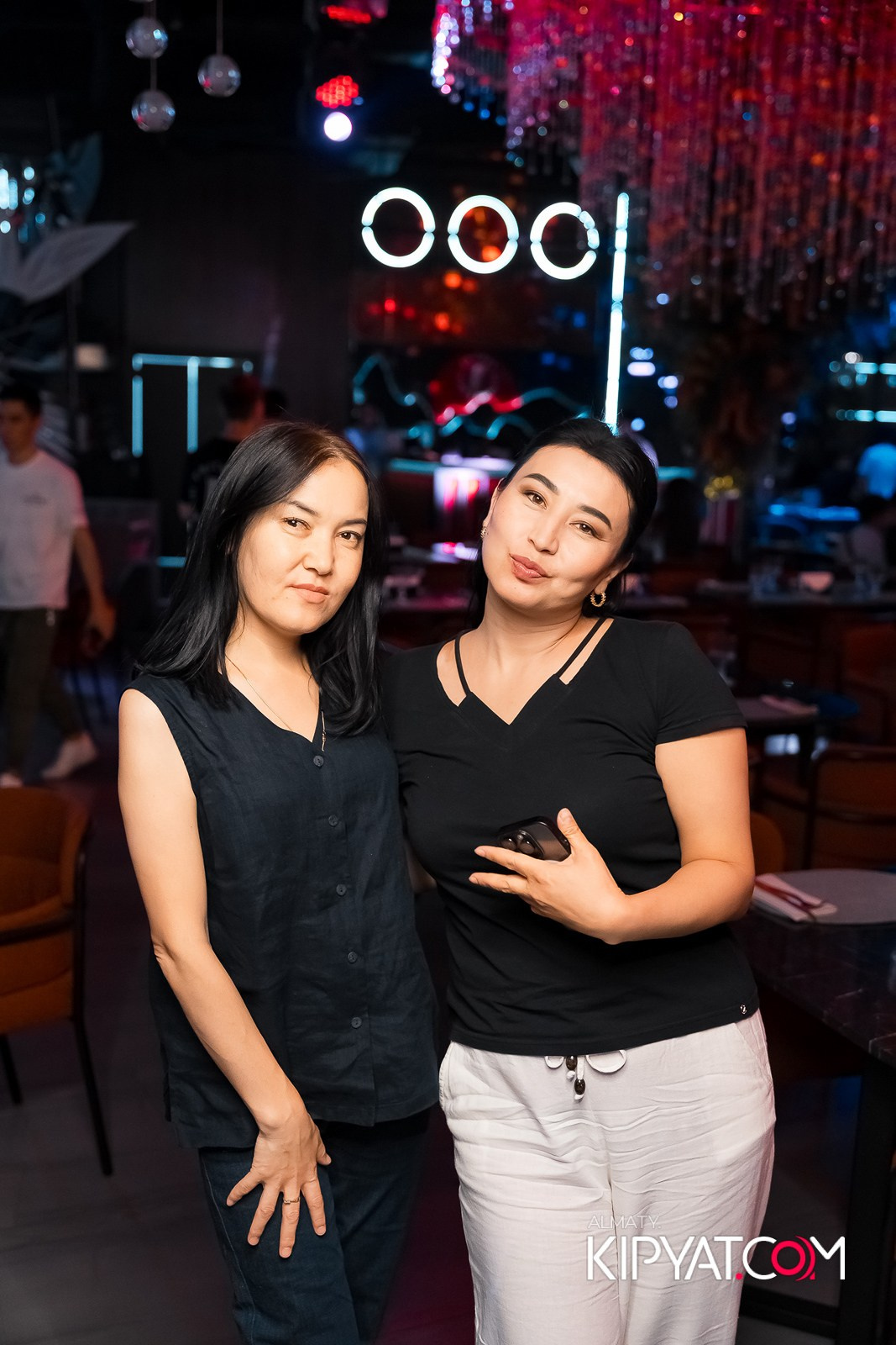 FRIENDS BAR & TERRACE. КИПЯТКОМ АЛМАТЫ!