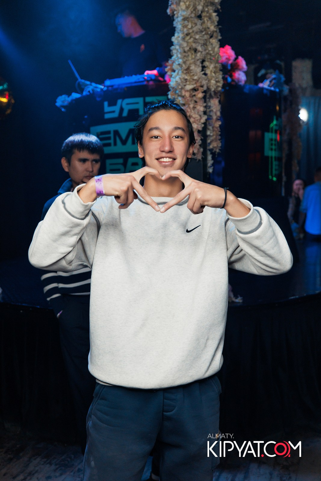 UYAT EMES BAR. КИПЯТКОМ АЛМАТЫ!