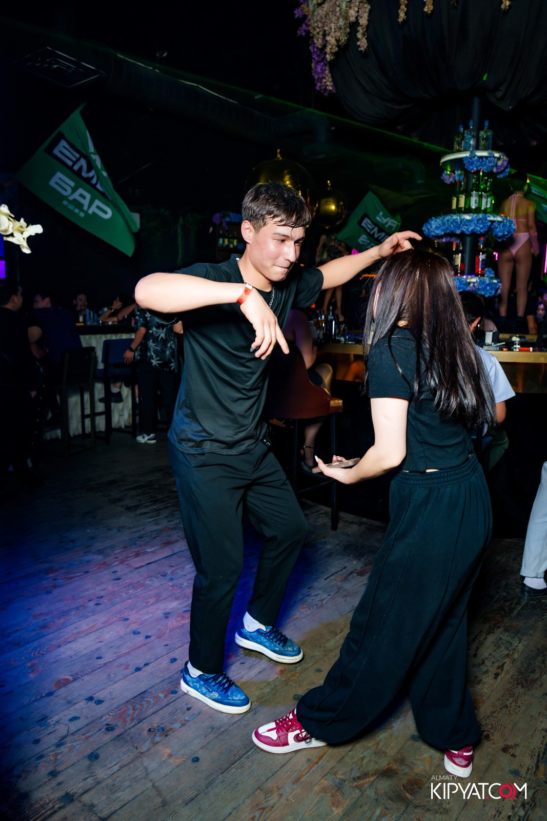 UYAT EMES BAR. КИПЯТКОМ АЛМАТЫ!