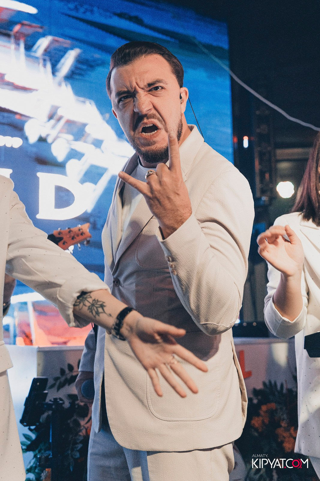 FRIENDS BAR & TERRACE. КИПЯТКОМ АЛМАТЫ!