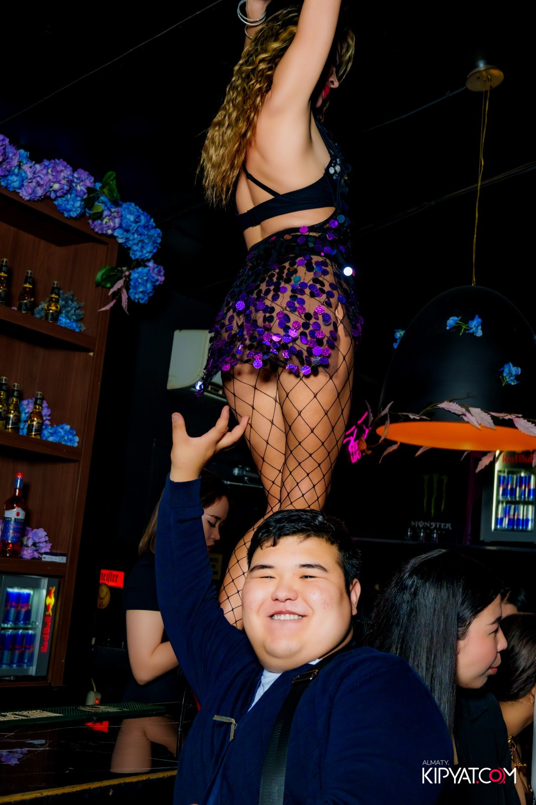 UYAT EMES BAR. КИПЯТКОМ АЛМАТЫ!