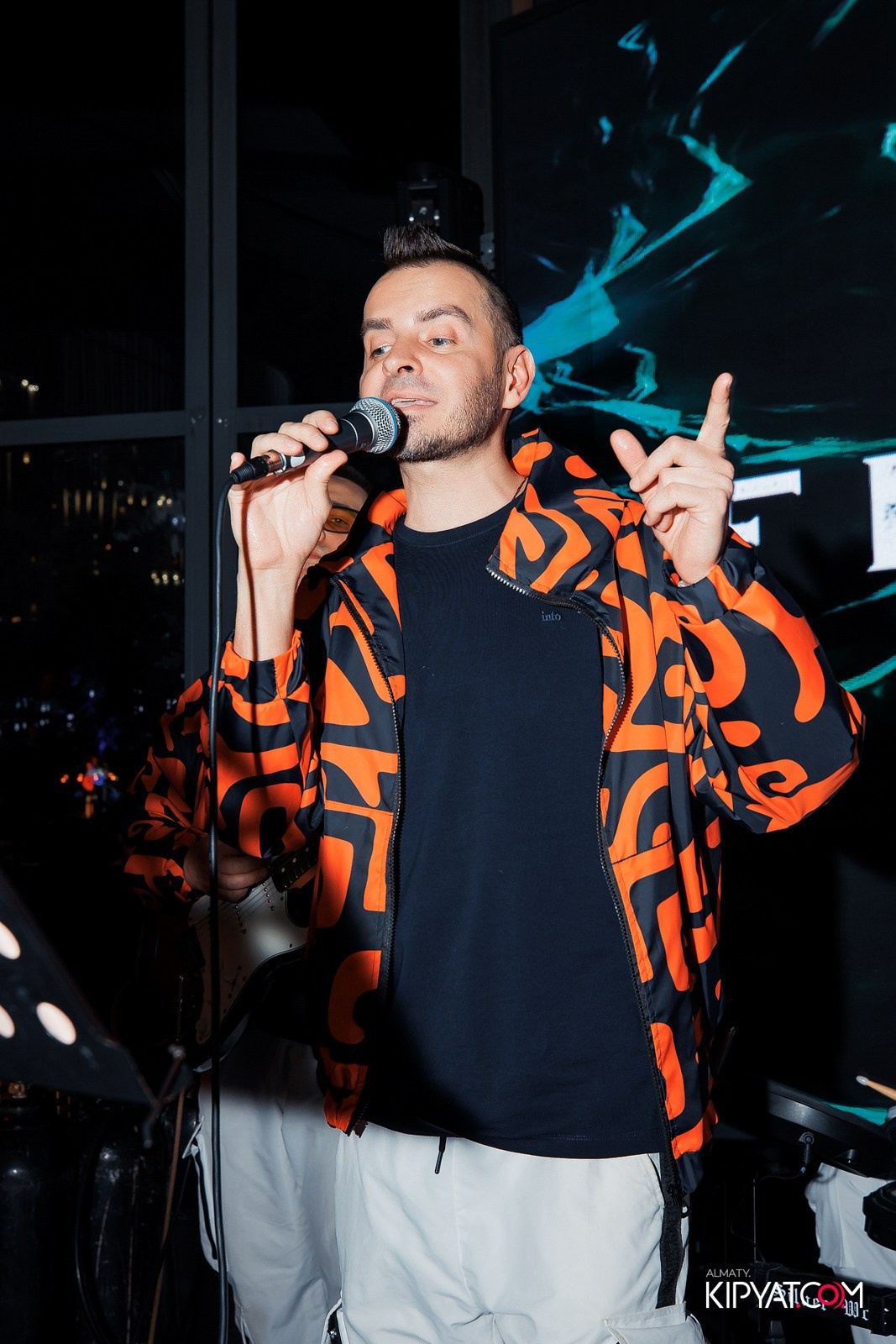 FRIENDS BAR & TERRACE. КИПЯТКОМ АЛМАТЫ!