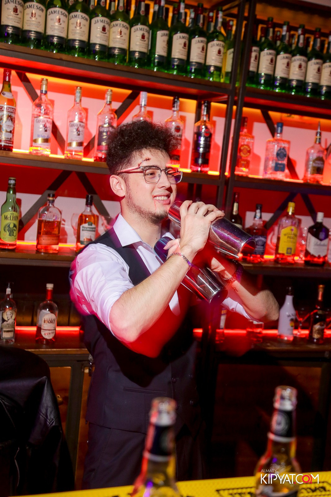 ARAGOSTA ДИСКО-БАР. КИПЯТКОМ АЛМАТЫ!