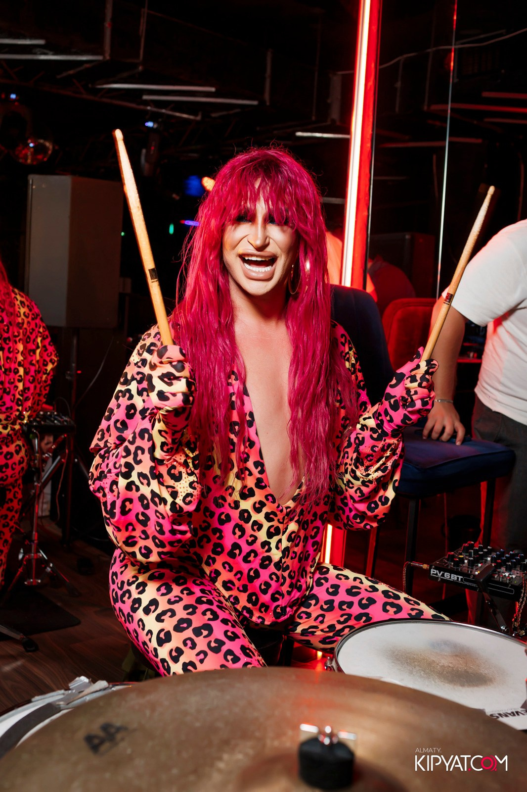 НОЧНОЙ КЛУБ ICON. КИПЯТКОМ АЛМАТЫ!