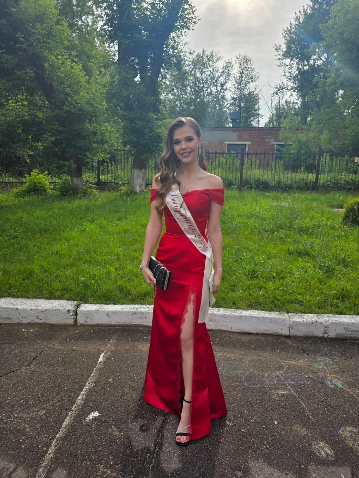 ПРИМЕРЫ ВЫПУСКНЫХ ПЛАТЬЕВ. Модельер Евгений Бременев