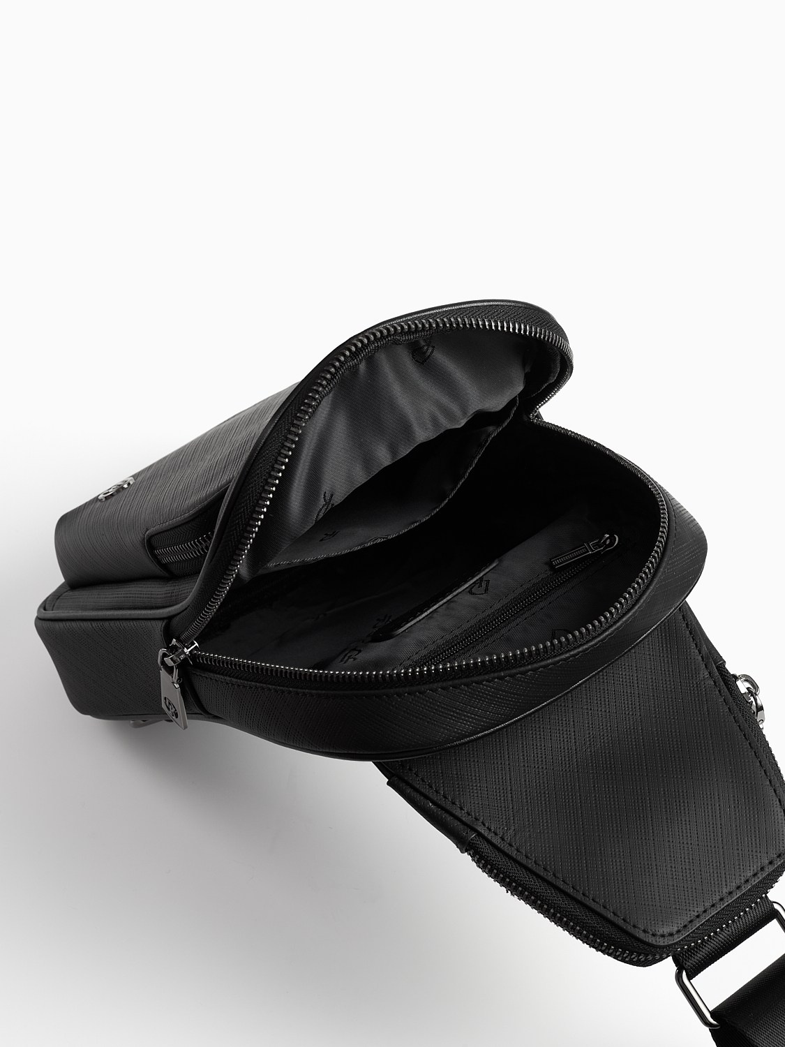 Сумки и кошельки. Предметная фотосъемка в Алматы. Предметный фотограф для маркетплейстов Артур Ахмадиев