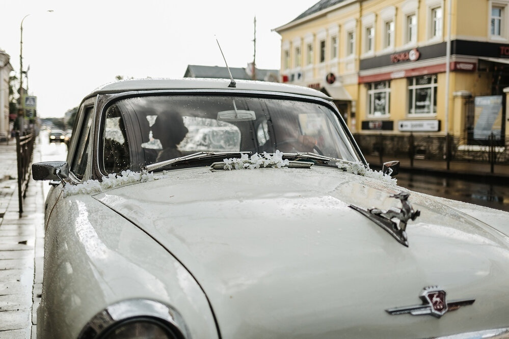 Вероника и Владимир. Прокат Аренда ретро автомобилей Волга ГАЗ 21  Кострома