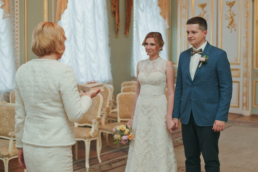 Свадебная прогулка по Санкт-Петербургу. Фотограф крещение венчание в Петербурге! Помогает подобрать храм и посоветовал душевного батюшку в СПб