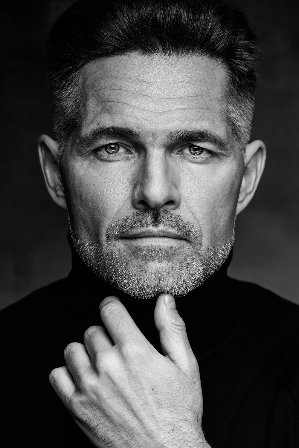 U-ray: Художественный чёрно-белый портрет. U-ray