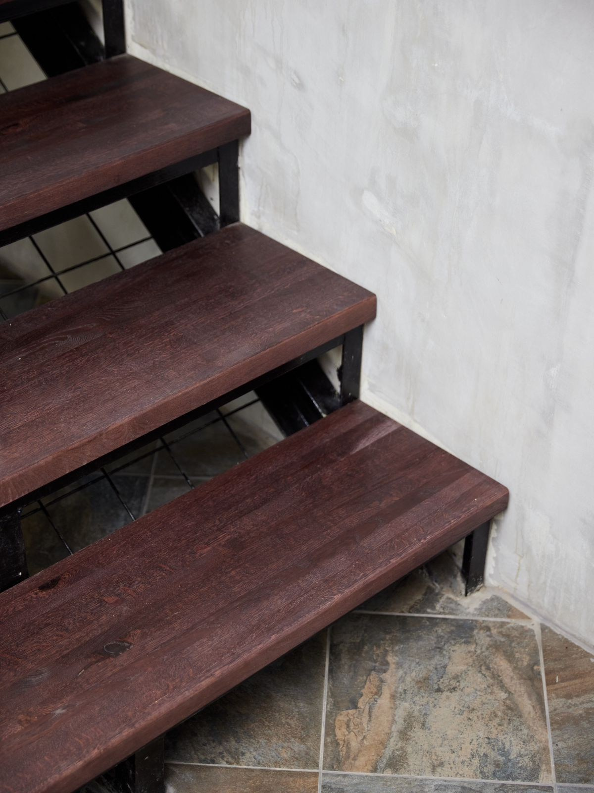 Лестница в стиле лофт. Столярное производство Камыши-Хвощи