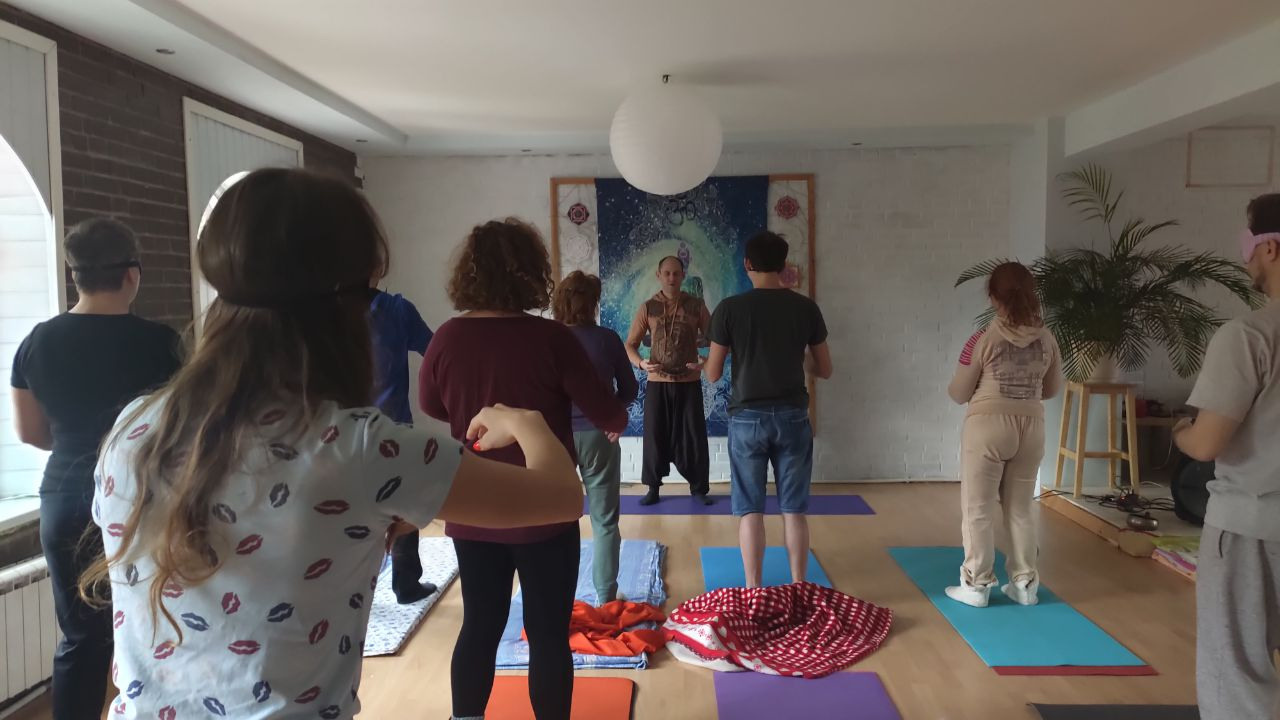 Тантра йога в ретрит центре Два берега в Можайске