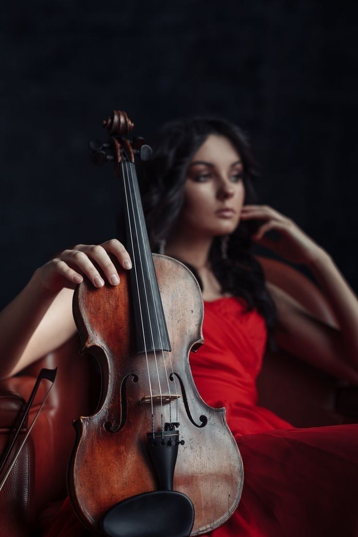 Скрипка и девушка. Фотограф в Екатеринбурге Юлия Ташлыцкая