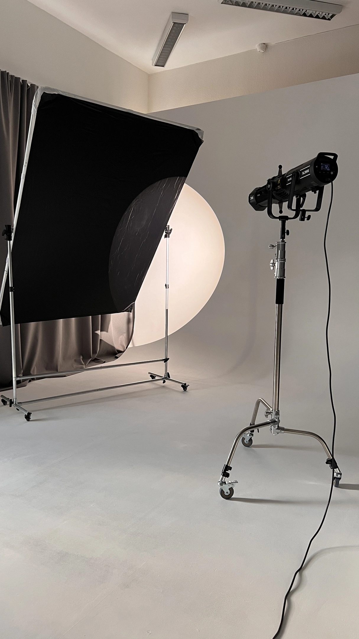 Фотостудия LUNA — аренда циклорамы и фотозон в Екатеринбурге